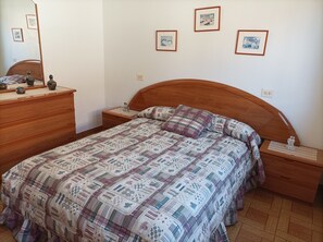 4 habitaciones, escritorio, wifi y ropa de cama 