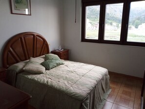 4 bedrooms, desk, WiFi, bed sheets - Mar y Naturaleza (O Pindo)