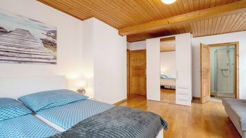 4 bedrooms, free WiFi, bed sheets