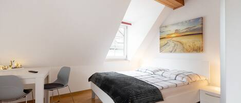 4 عدّة غرف نوم وواي فاي مجانًا وملاءات أسرّة