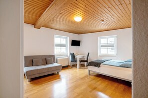 4 bedrooms, free WiFi, bed sheets