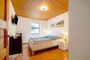 4 bedrooms, free WiFi, bed sheets