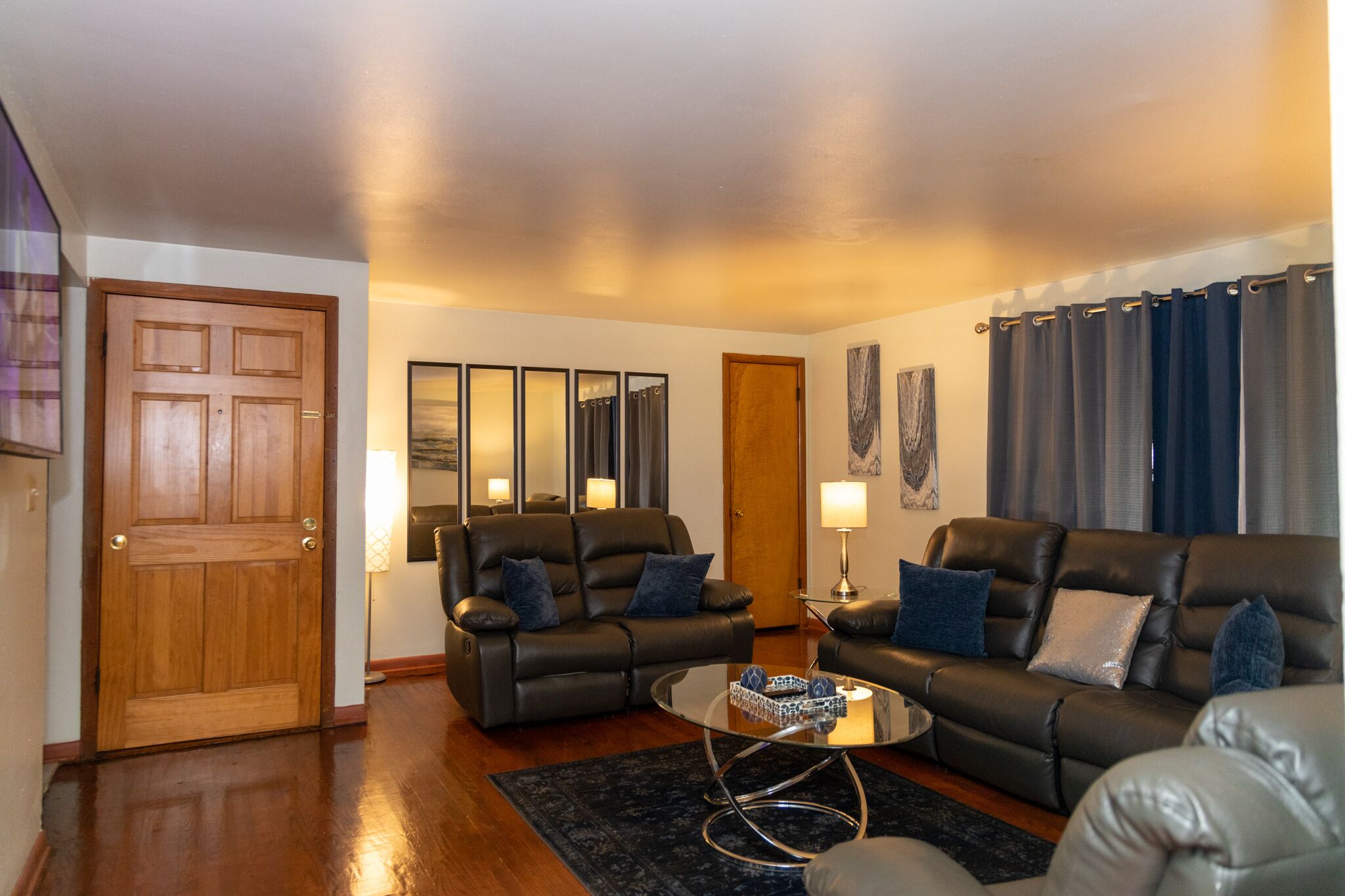 Nice three 3 bedroom unit with free parking and wi-fi