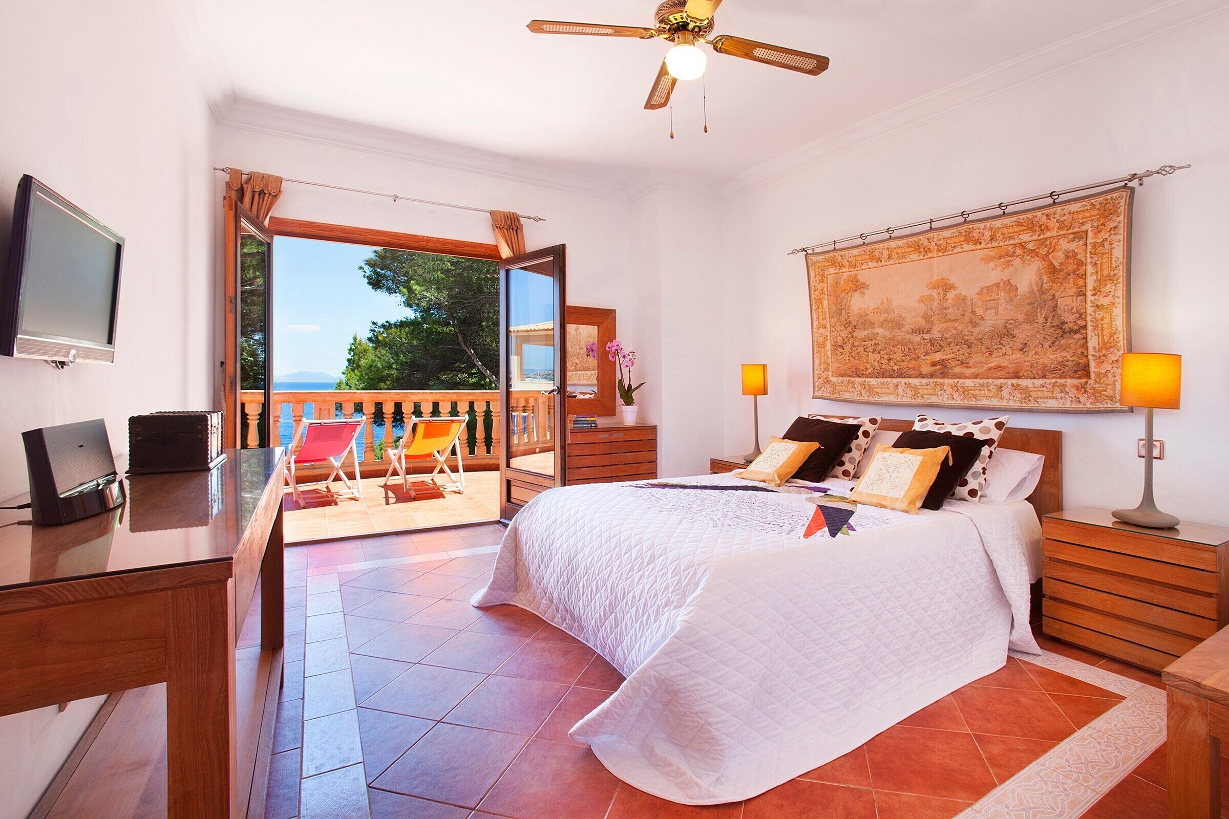 5 bedrooms, iron/ironing board, free WiFi, bed sheets