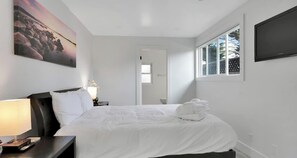 2 bedrooms, iron/ironing board, free WiFi, bed sheets