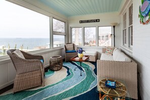 Smart TV, fireplace, DVD player