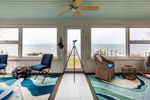 Unclassified image, 5 of 49, button