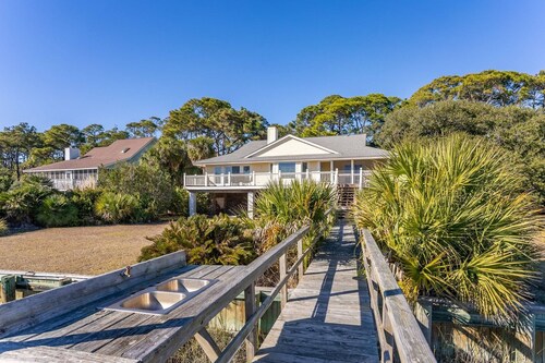 "Fripp Family Creek House": Private Dock, Deck, Screened Porch, Near Beach & Island Amenities!