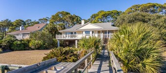 "Fripp Family Creek House": Private Dock, Deck, Screened Porch, Near Beach & Island Amenities!