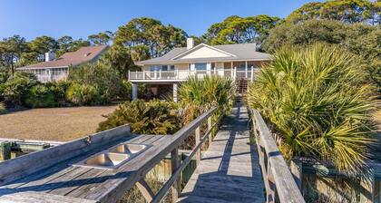 "Fripp Family Creek House": Private Dock, Deck, Screened Porch, Near Beach & Island Amenities!