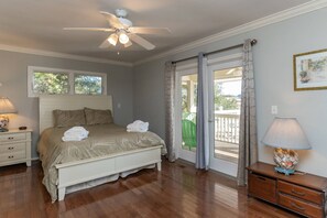 5 室のベッドルーム、WiFi (無料)、ベッドシーツ