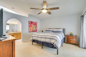 3 bedrooms, iron/ironing board, Internet, bed sheets - Lake Havasu Home - 2 Mi from Main Launch Ramp! (Lake Havasu City)