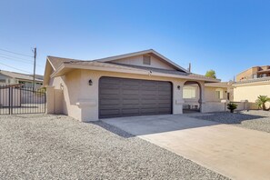 Exterior - Lake Havasu Home - 2 Mi from Main Launch Ramp! (Lake Havasu City)