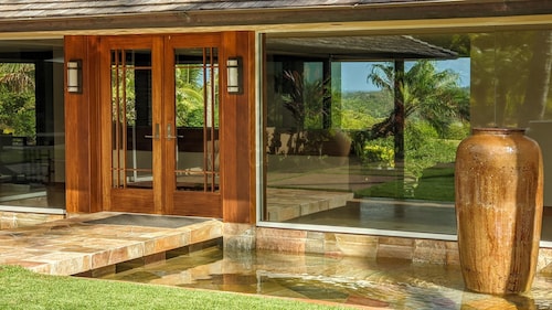 Private Villa on 3 acres with Pool and Spa TVNC-4195