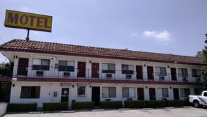 Unclassified image, 2 of 3, button - Motel VIP (Rosemead)
