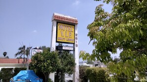 Unclassified image, 3 of 3, button - Motel VIP (Rosemead)