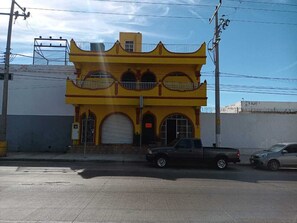 Front of property - Hotel Kiko (Mazatlán)