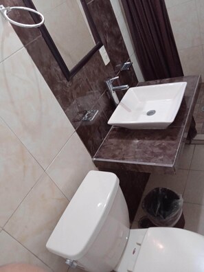 Standard Double Room | Bathroom