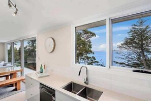 Interior - Hidden Bay Retreat 15 Min to Hobart, 5 Bed 3 Bath. (Blackmans Bay)