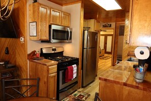 ثلاجة، ميكروويف، فرن، موقد طهي مسطح