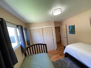 3 bedrooms, iron/ironing board, free WiFi, bed sheets