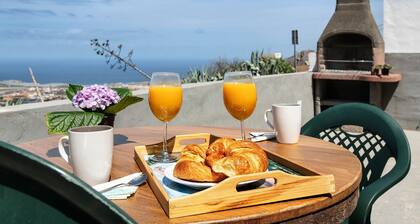 Casa Buenavista: Pet-Friendly, Sea & Mountain Views, Private Terrace, Wi-Fi