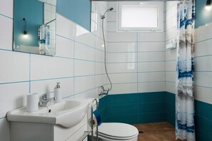 Ducha, secador de pelo, toallas