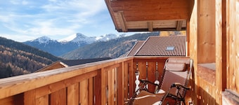 Holiday Apartment "Talblick Hinterproslhof" with Mountain View, Balcony & Wi-Fi