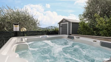 Bañera de hidromasaje exterior