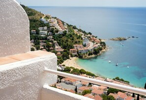 Property grounds - Villa 'Casa con Vistas al Mar Costa Bra' with Sea View, Shared Pool & Wi-Fi (Roses)