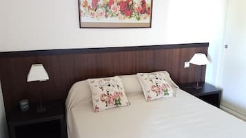 2 chambres, fer et planche Ă repasser, Wi-Fi gratuit, draps fournis