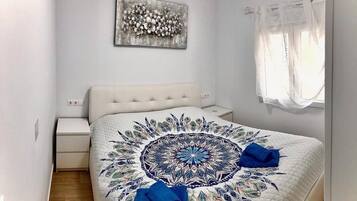 2 slaapkamers, een strijkplank/strijkijzer, gratis wifi, beddengoed