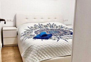 2 bedrooms, iron/ironing board, free WiFi, bed sheets - Apartment 'Beach   Jolanta' with Sea View, Wi-Fi and Air Conditioning (Torrevieja)