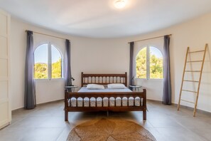 3 habitaciones, tabla de planchar con plancha y wifi gratis 