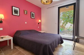 5 chambres, fer et planche à repasser, accès au Wi-Fi (inclus)