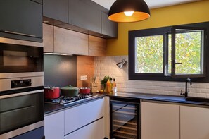 Réfrigérateur, micro-ondes, four, lave-vaisselle