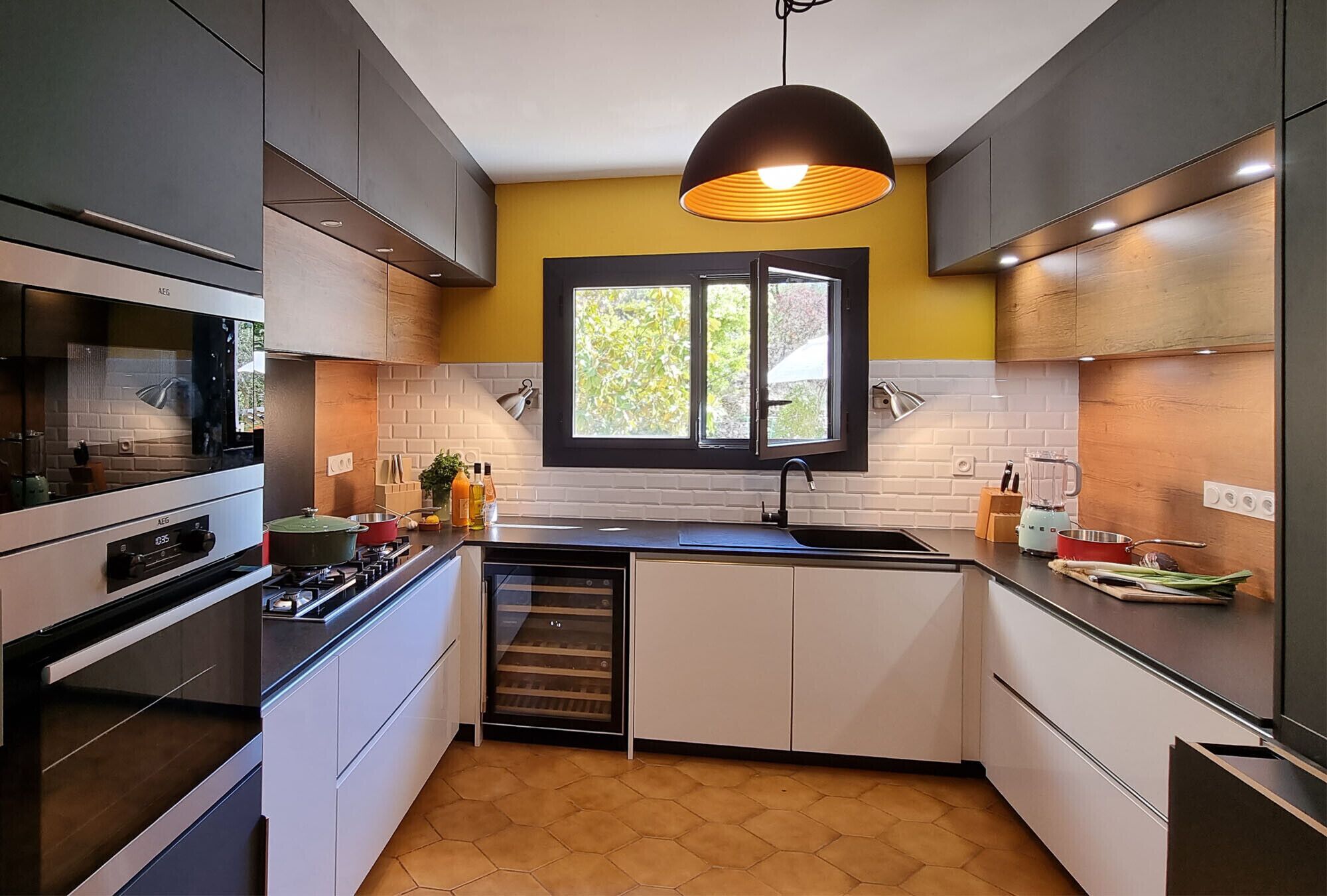 Réfrigérateur, micro-ondes, four, lave-vaisselle