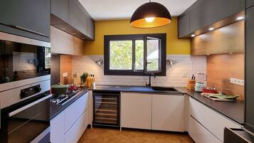 Réfrigérateur, micro-ondes, four, lave-vaisselle