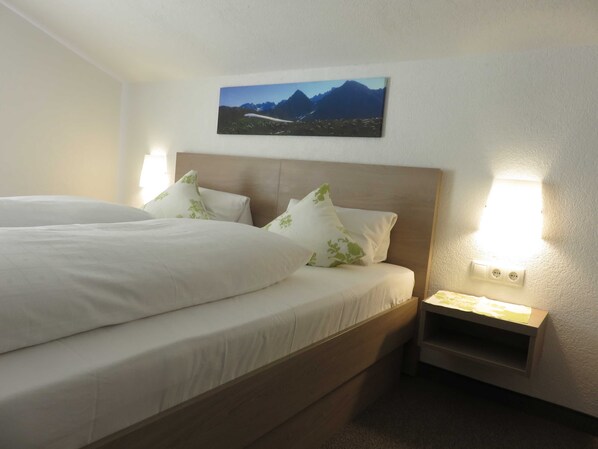 1 Schlafzimmer, Schreibtisch, Reisekinderbett, WLAN