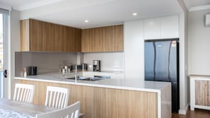Dishwasher, coffee/tea maker - FREE NIGHT. Pay for 2 stay for 3 (Ulladulla)
