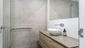 Bathtub - FREE NIGHT. Pay for 2 stay for 3 (Ulladulla)