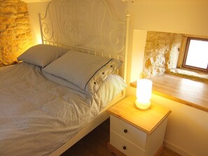 1 soverom, strykejern/-brett, wi-fi (inkludert) og sengetøy