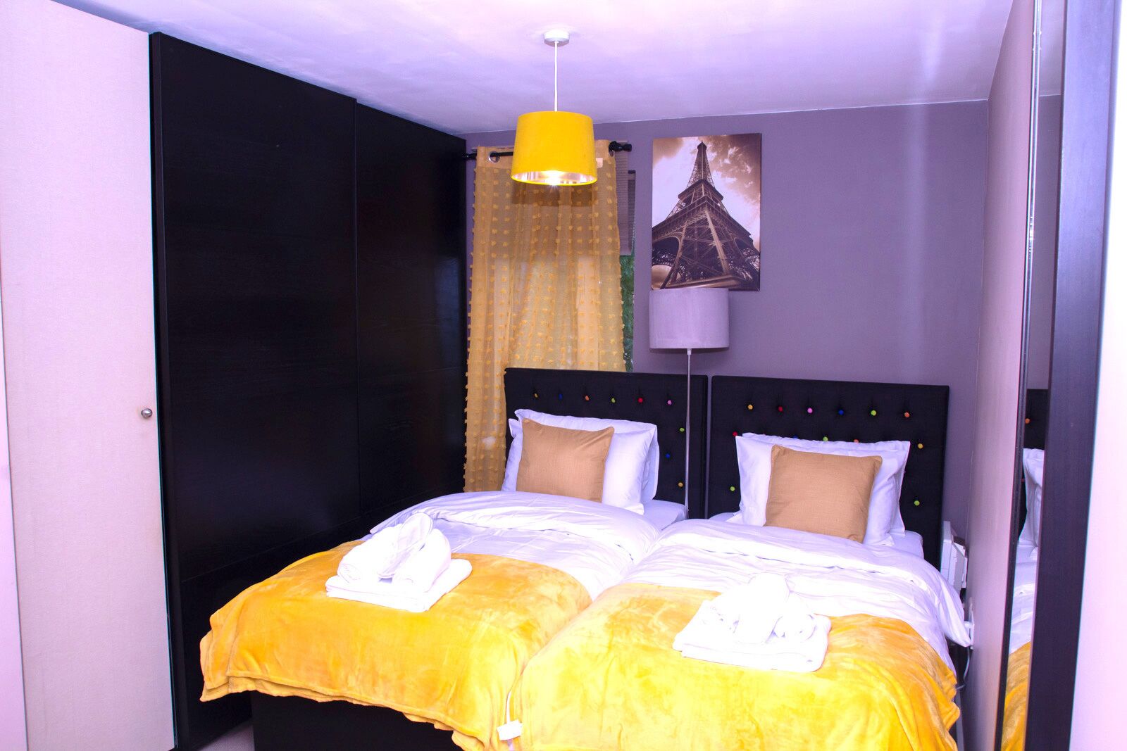 2 bedrooms, desk, iron/ironing board, travel cot