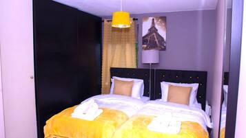 2 bedrooms, desk, iron/ironing board, travel crib