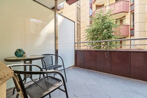 Terrace/patio - Comfortable Apartment in the Center | Balcony | Workspace (Wrocław)