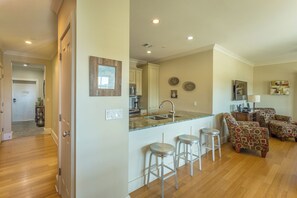 Interior - 3 BR 2 Bath Condo located in the town center - walk to shops and restaurants! (St. George Island)