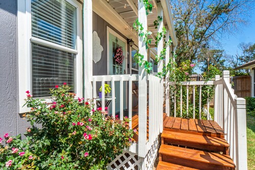 - Adorable Guest House in South Tyler -