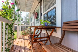Terrace/patio - - Adorable Guest House in South Tyler - (Tyler)