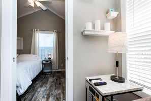 2 bedrooms, iron/ironing board, travel crib, free WiFi - - Adorable Guest House in South Tyler - (Tyler)