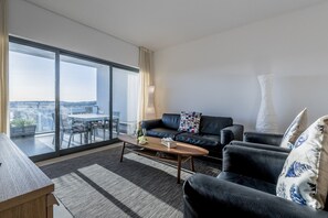 Smart-TV, bøker, musikkbibliotek og filmbibliotek